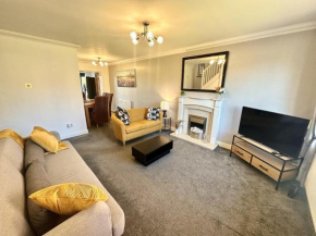 3 Bed Home for Contractors & Relocators with Parking, Garden & WiFi 30 mins to Alton Towers